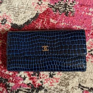 Large Channel Wallet